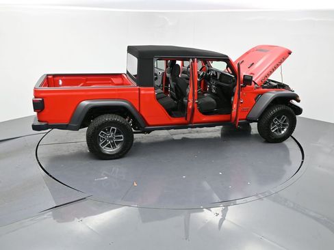 Used 2024 Jeep Gladiator Mojave AWD/4WD image 32