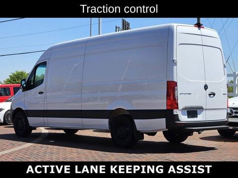 Used 2024 Mercedes-Benz Sprinter 2500 image 4