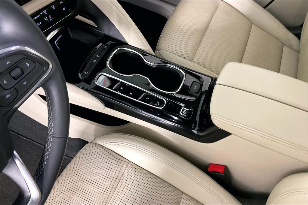 Certified 2022 Buick Envision Essence w/ Technology Package I FWD image 17