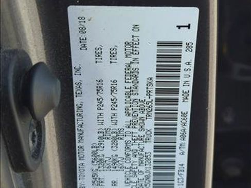 Used 2018 Toyota Tacoma SR image 26