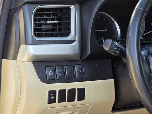 Used 2017 Toyota Highlander XLE image 22