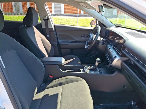 Used 2024 Hyundai Kona SEL FWD image 12