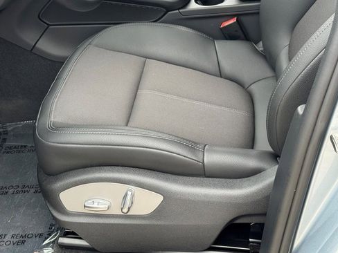 Used 2025 Porsche Macan image 15