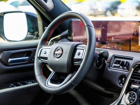 Used 2025 Nissan Armada PRO-4X w/ Pro-4X Premium Package image 17