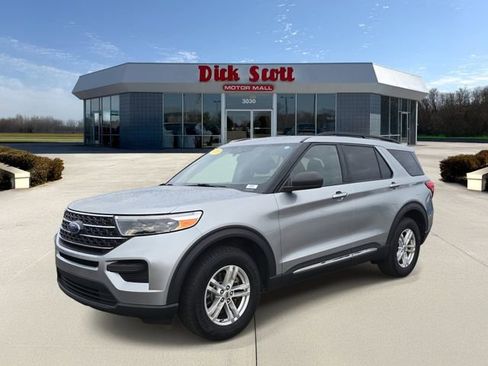 Used 2020 Ford Explorer XLT w/ Comfort Package image 2