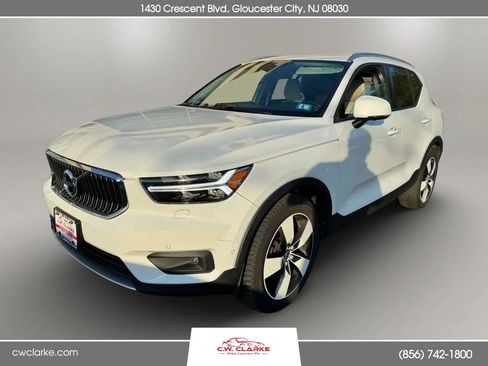 Used 2019 Volvo XC40 T5 Momentum AWD/4WD image 1