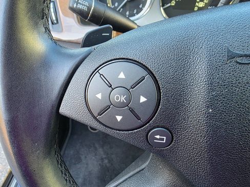 Used 2011 Mercedes-Benz E 350 4MATIC Sedan image 19