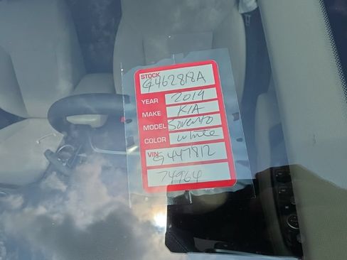 Used 2019 Kia Sorento FWD image 11