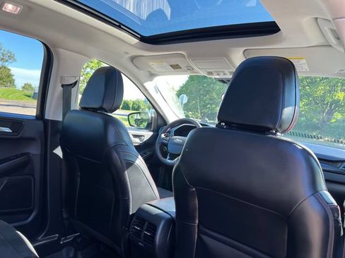 Used 2022 Ford Escape SEL w/ SEL Stealth AWD Package image 33