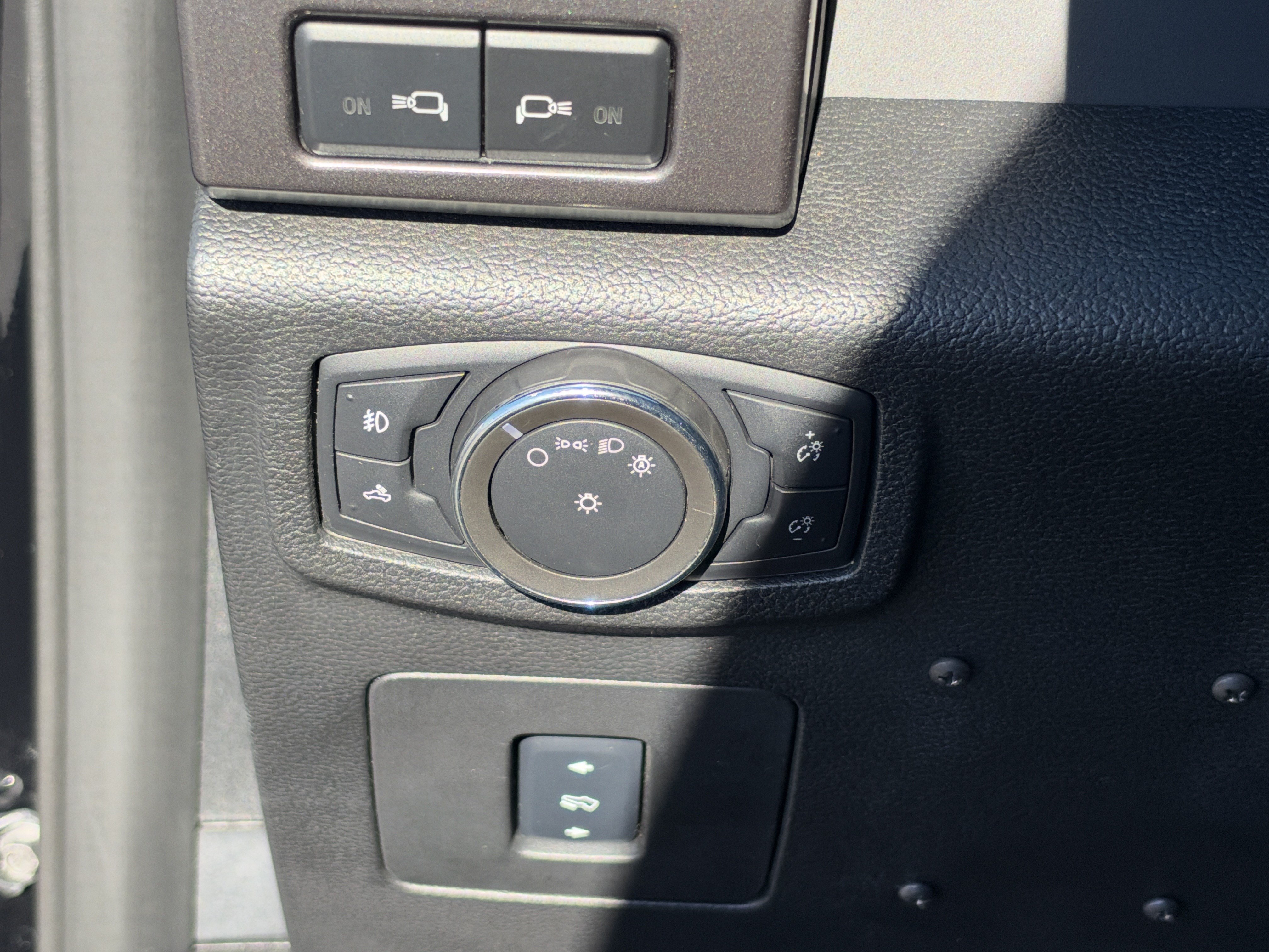 Used 2017 Ford F150 XLT w/ Equipment Group 302A Luxury AWD/4WD image 40