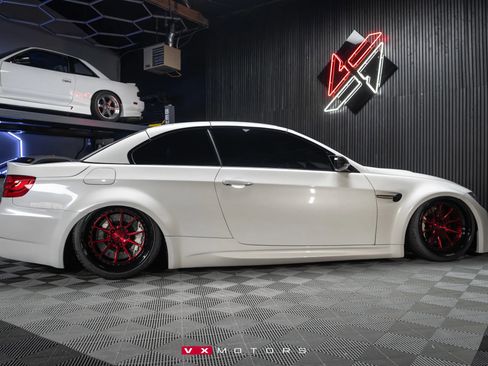 Used 2009 BMW 335i Convertible image 25