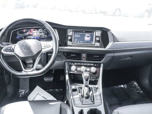 Certified 2023 Volkswagen Jetta SE FWD image 23