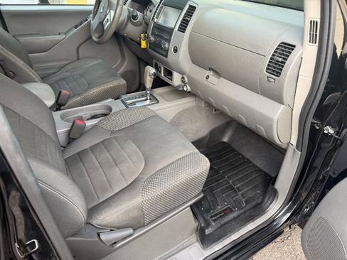 Used 2019 Nissan Frontier Desert Runner image 12