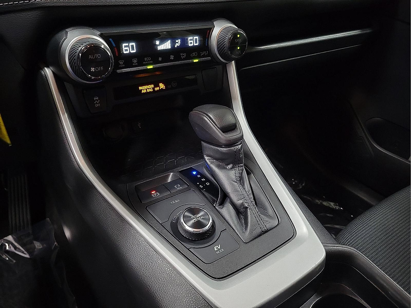 Certified 2021 Toyota RAV4 LE AWD/4WD image 18