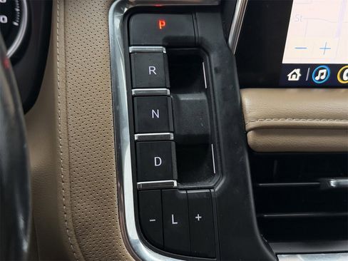 Used 2021 Chevrolet Tahoe Premier w/ Premium Package image 21