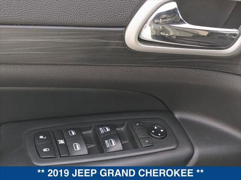 Used 2019 Jeep Grand Cherokee Laredo image 11