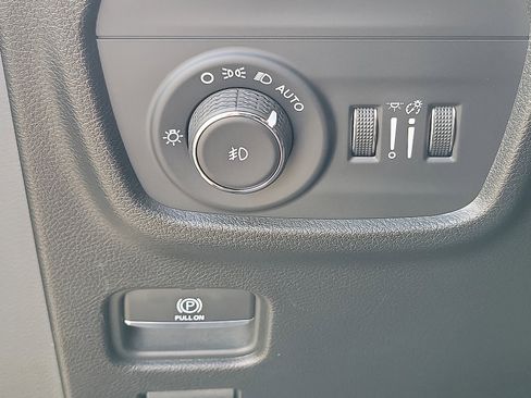 Used 2022 Jeep Grand Cherokee L Limited image 12