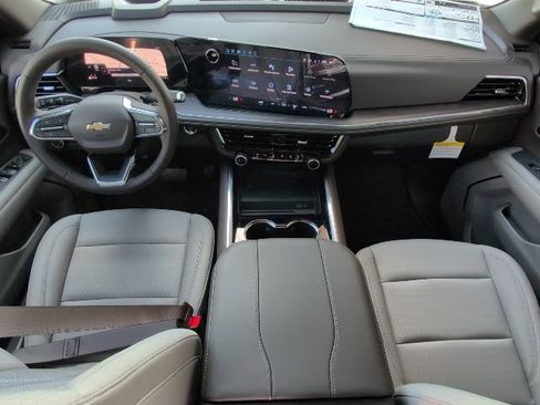 New 2026 Chevrolet Suburban LS image 5