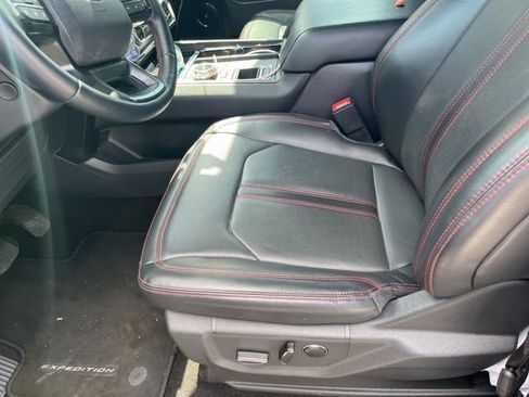 Used 2022 Ford Expedition Limited image 12
