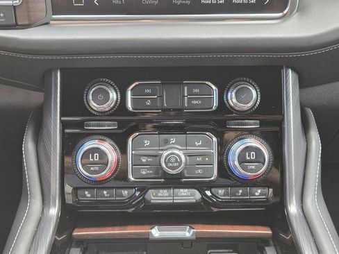 Used 2023 GMC Yukon Denali Ultimate AWD/4WD image 21