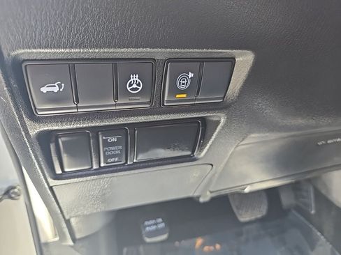 Used 2024 Nissan Armada SL w/ Captain's Chairs Package AWD/4WD image 11