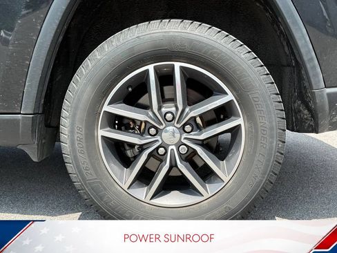 Used 2017 Jeep Grand Cherokee Limited AWD/4WD image 9