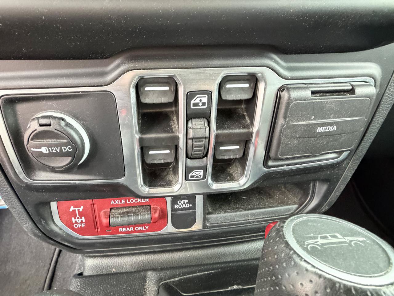 Used 2023 Jeep Gladiator Mojave w/ Cold Weather Group AWD/4WD image 18