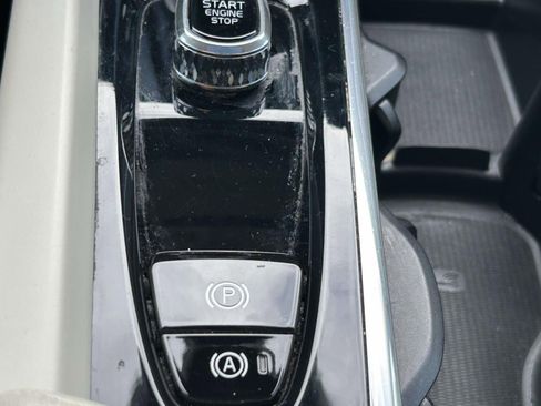 Certified 2023 Volvo XC60 B5 Plus w/ Climate Package image 29