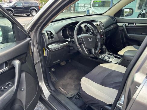 Used 2011 Kia Sorento EX w/ Limited Pkg FWD image 9