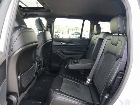 New 2025 Jeep Grand Cherokee Altitude image 13