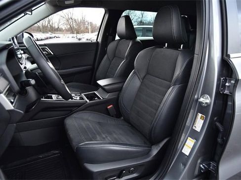 Used 2023 Mitsubishi Outlander SE image 19