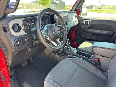 Used 2024 Jeep Wrangler Unlimited Sahara AWD/4WD image 3