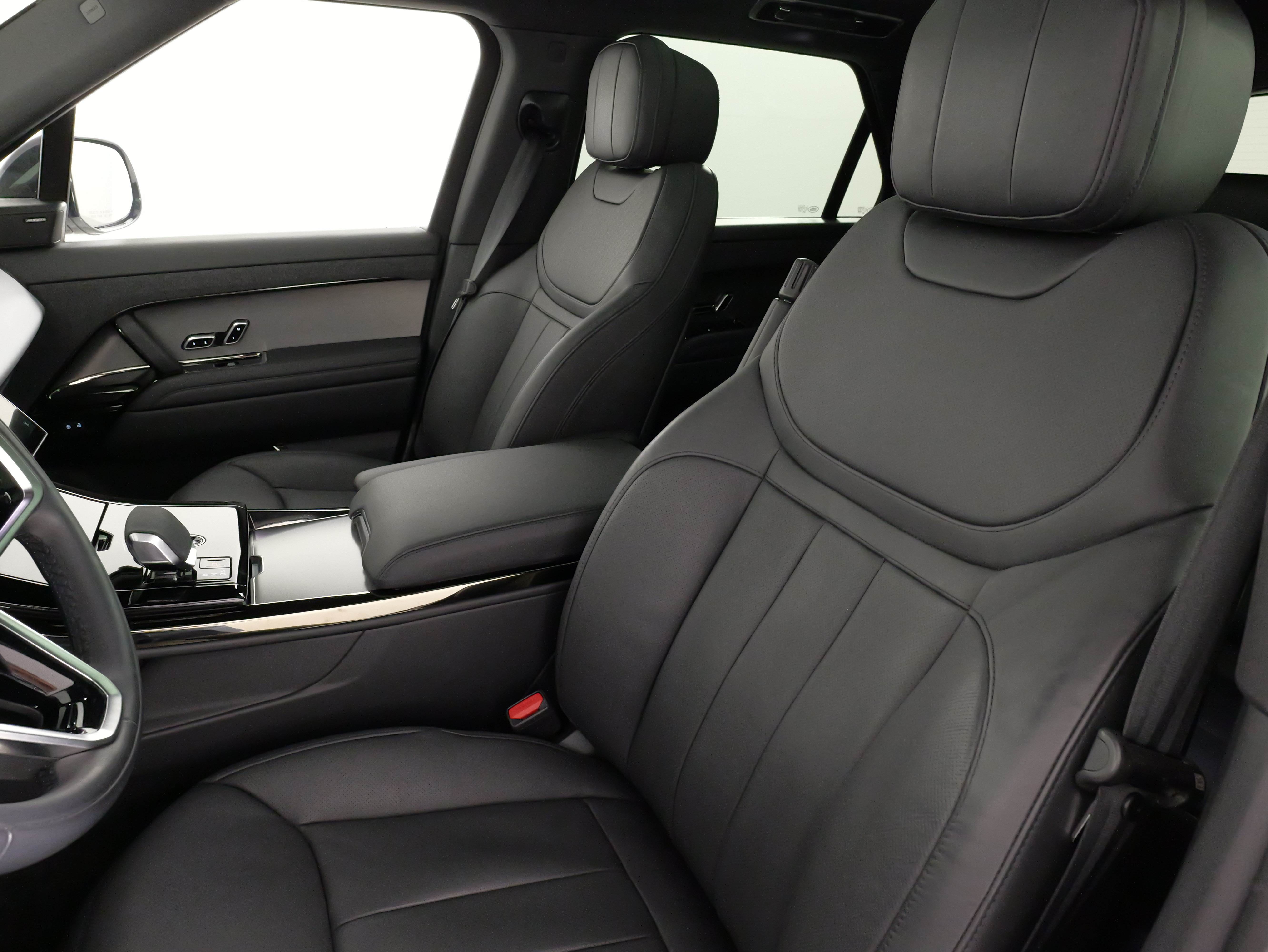 Used 2024 Land Rover Range Rover Sport SE AWD/4WD image 30