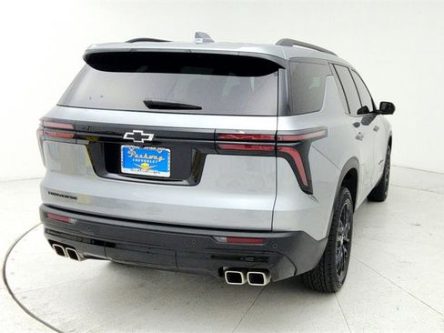 Used 2025 Chevrolet Traverse LT w/ Midnight/Sport Edition image 6