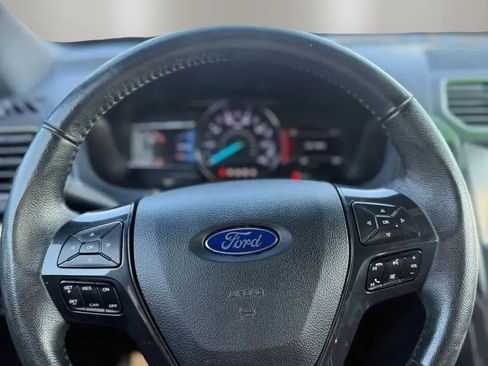 Used 2019 Ford Explorer XLT w/ Equipment Group 202A FWD image 11