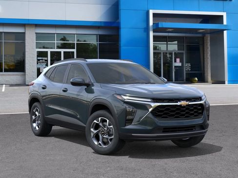 New 2026 Chevrolet Trax LT w/ LT Convenience Package FWD image 7