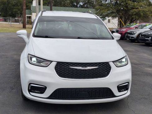 Used 2022 Chrysler Pacifica Touring-L image 3