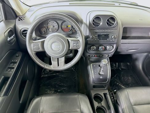 Used 2016 Jeep Patriot High Altitude FWD image 3