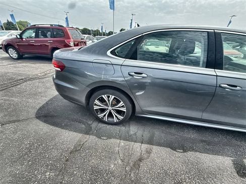 Used 2022 Volkswagen Passat 2.0T SE image 5