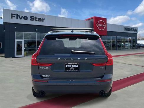 Used 2021 Volvo XC60 T5 Momentum w/ Premium Package FWD image 5