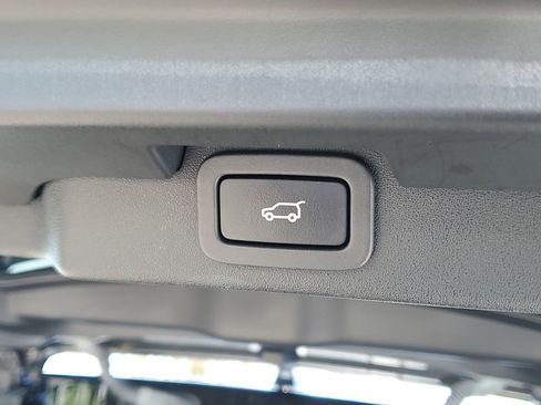 Used 2019 Land Rover Discovery HSE image 12