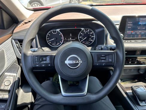 Used 2022 Nissan Rogue S image 17