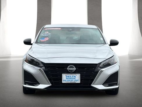 Used 2024 Nissan Altima 2.5 SV FWD image 9
