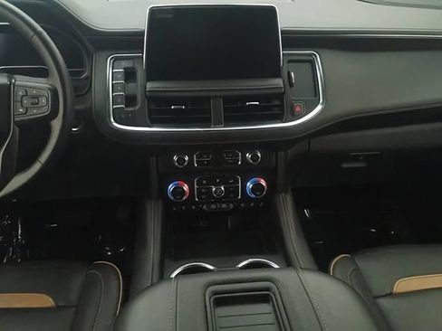 Used 2023 GMC Yukon XL AT4 AWD/4WD image 9