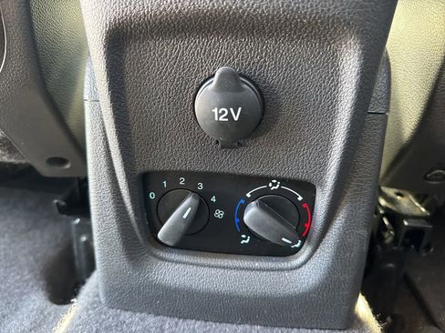 Used 2015 Ford Transit Connect Titanium image 16