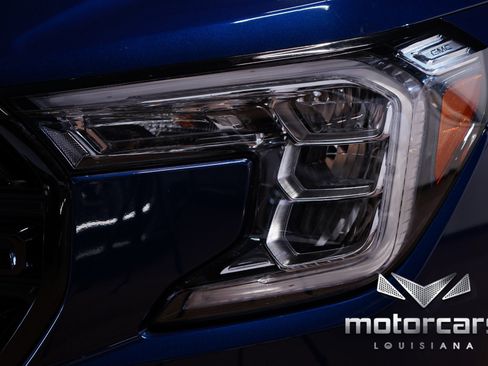 Used 2023 GMC Terrain SLE w/ Driver Convenience Package image 11