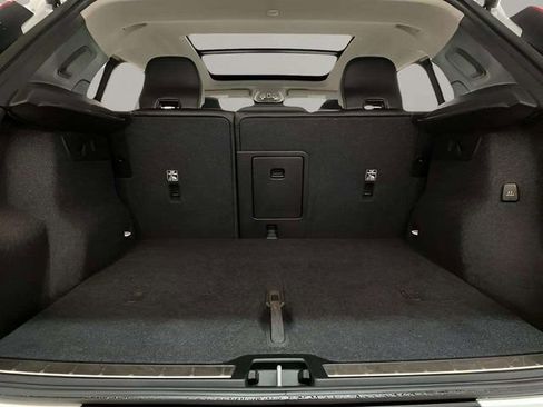 Used 2025 Volvo XC40 B5 Plus image 91