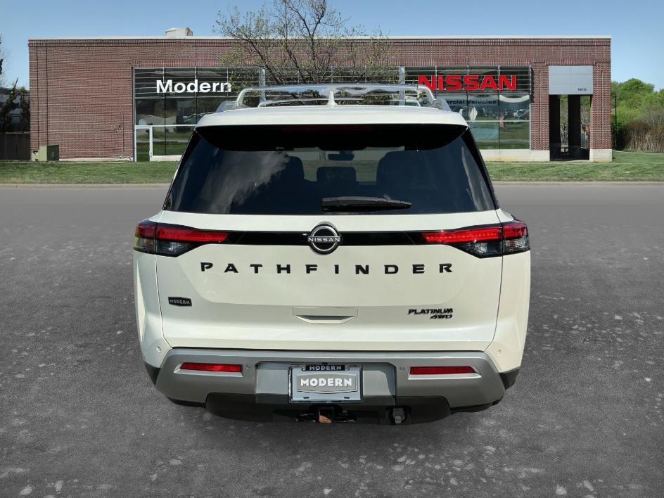 Certified 2024 Nissan Pathfinder Platinum w/ Black Appearance Package AWD/4WD image 3