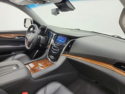 Used 2017 Cadillac Escalade Luxury RWD image 26