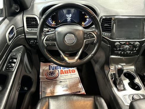 Used 2022 Jeep Grand Cherokee Limited image 24